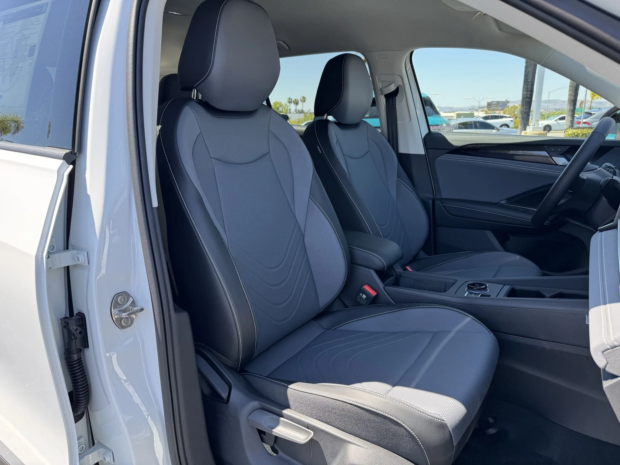 New 2026 Pure White Volkswagen SE image 32