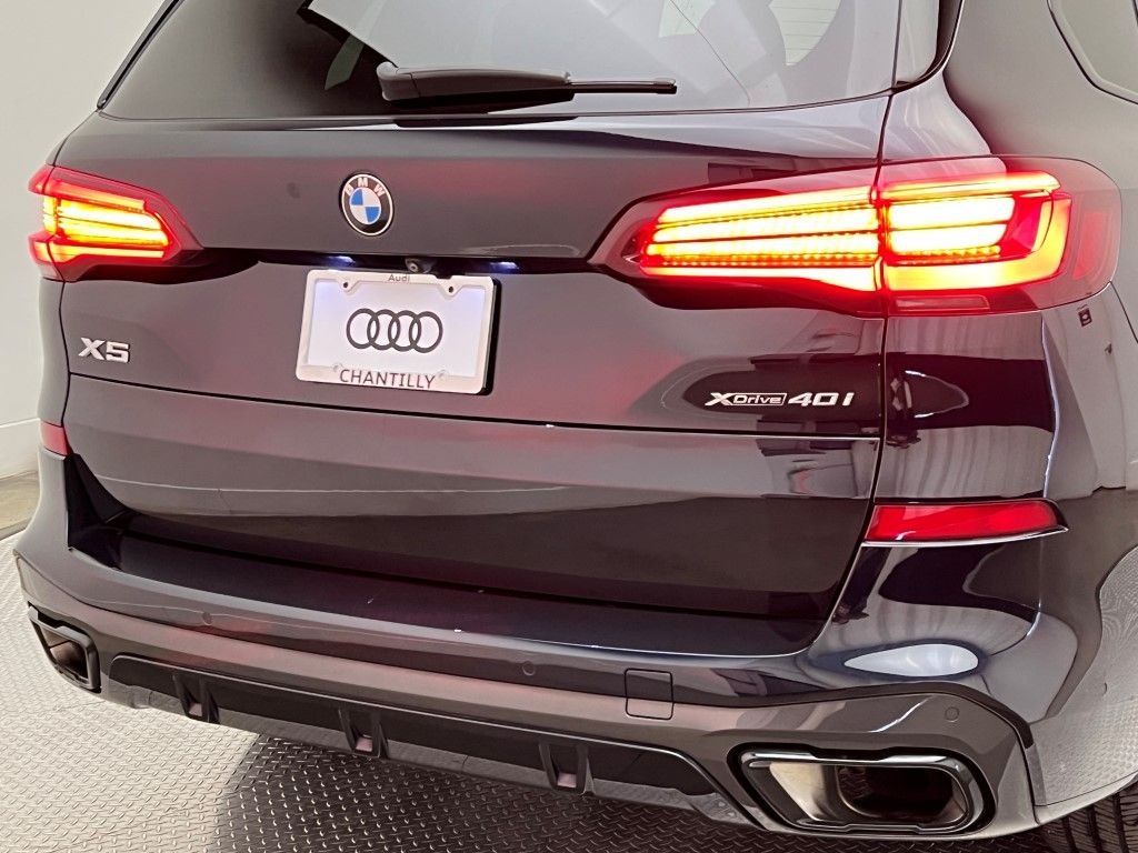 Used 2023 Carbon Black Metallic BMW xDrive40i image 7