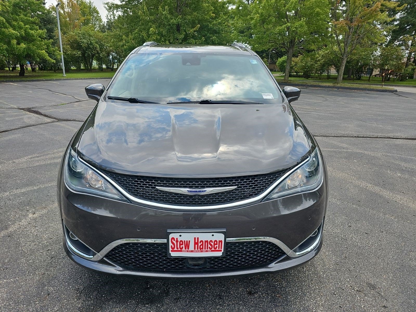 Used 2019 Granite Crystal Metallic Clearcoat Chrysler Touring L Plus image 8
