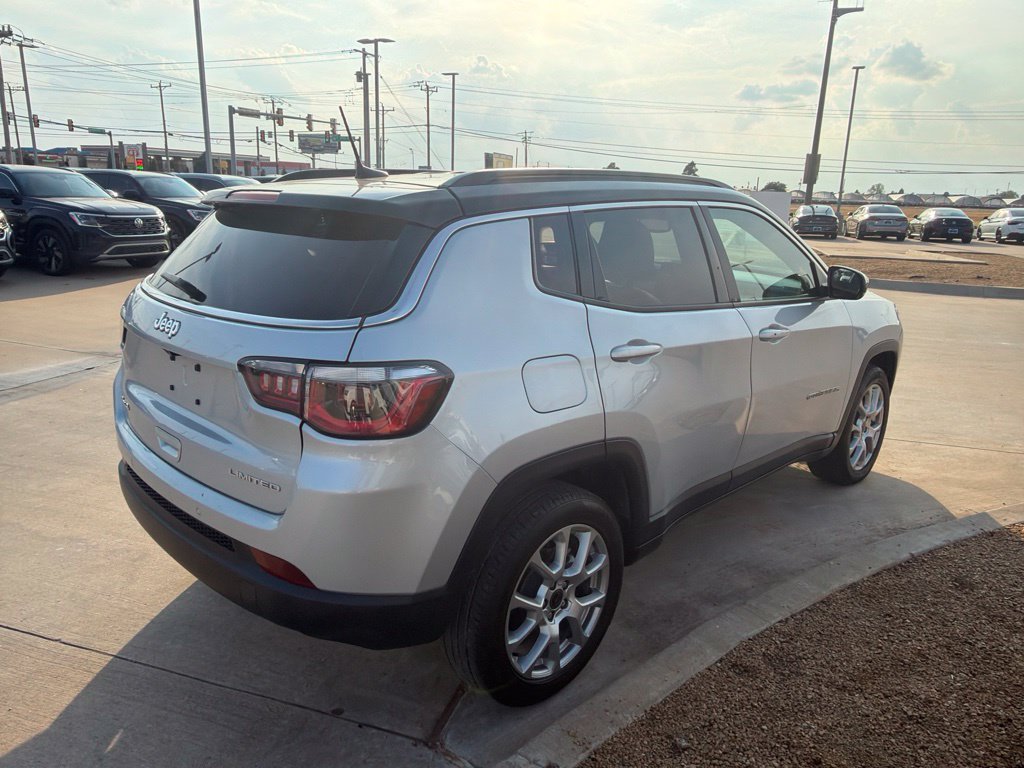 Used 2025 Silver Zynith Metallic Clearcoat Jeep Limited image 5