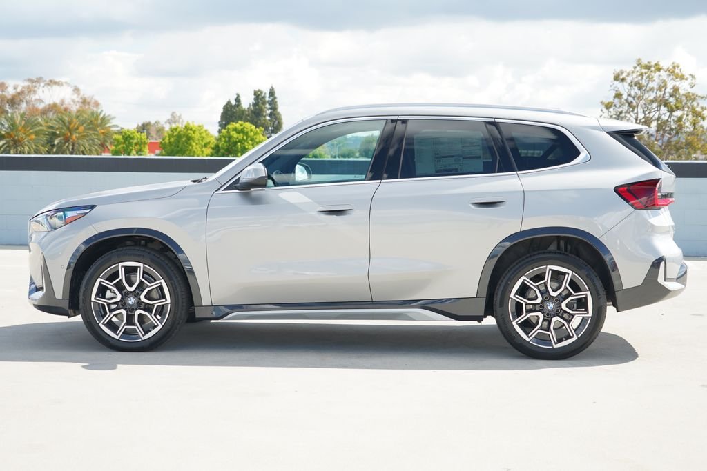 New 2026 Space Silver Metallic BMW xDrive28i image 4