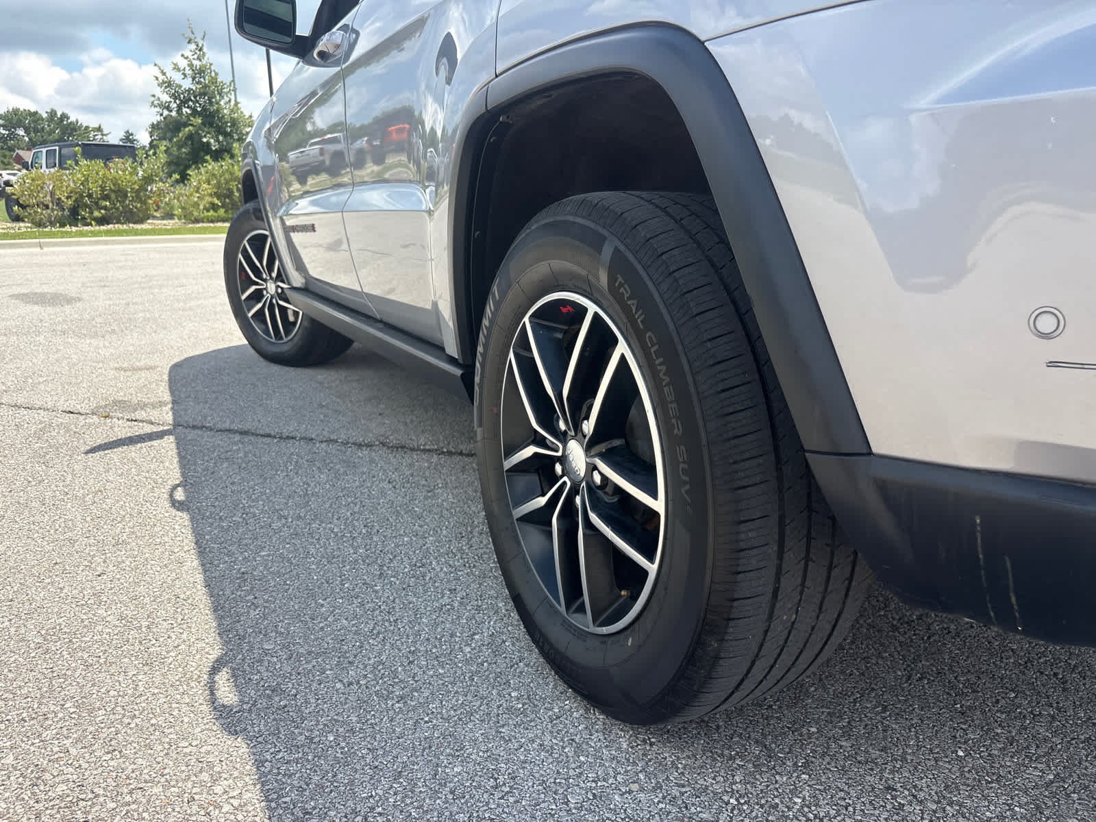 Used 2018 Billet Silver Metallic Clearcoat Jeep Trailhawk image 7
