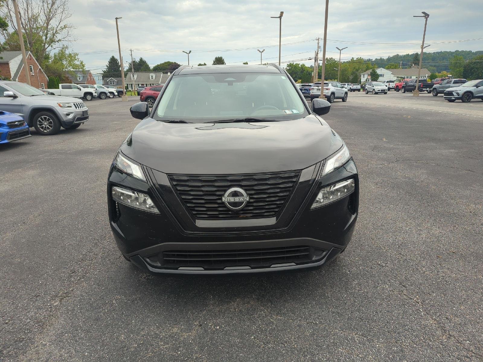 Used 2023 Super Black Nissan SV image 2
