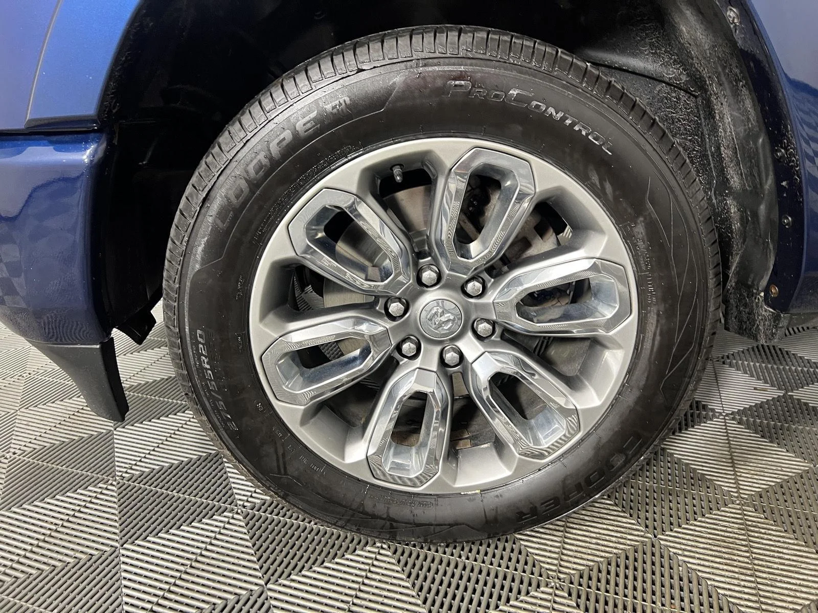 Used 2020 Patriot Blue Pearlcoat Ram Laramie image 23