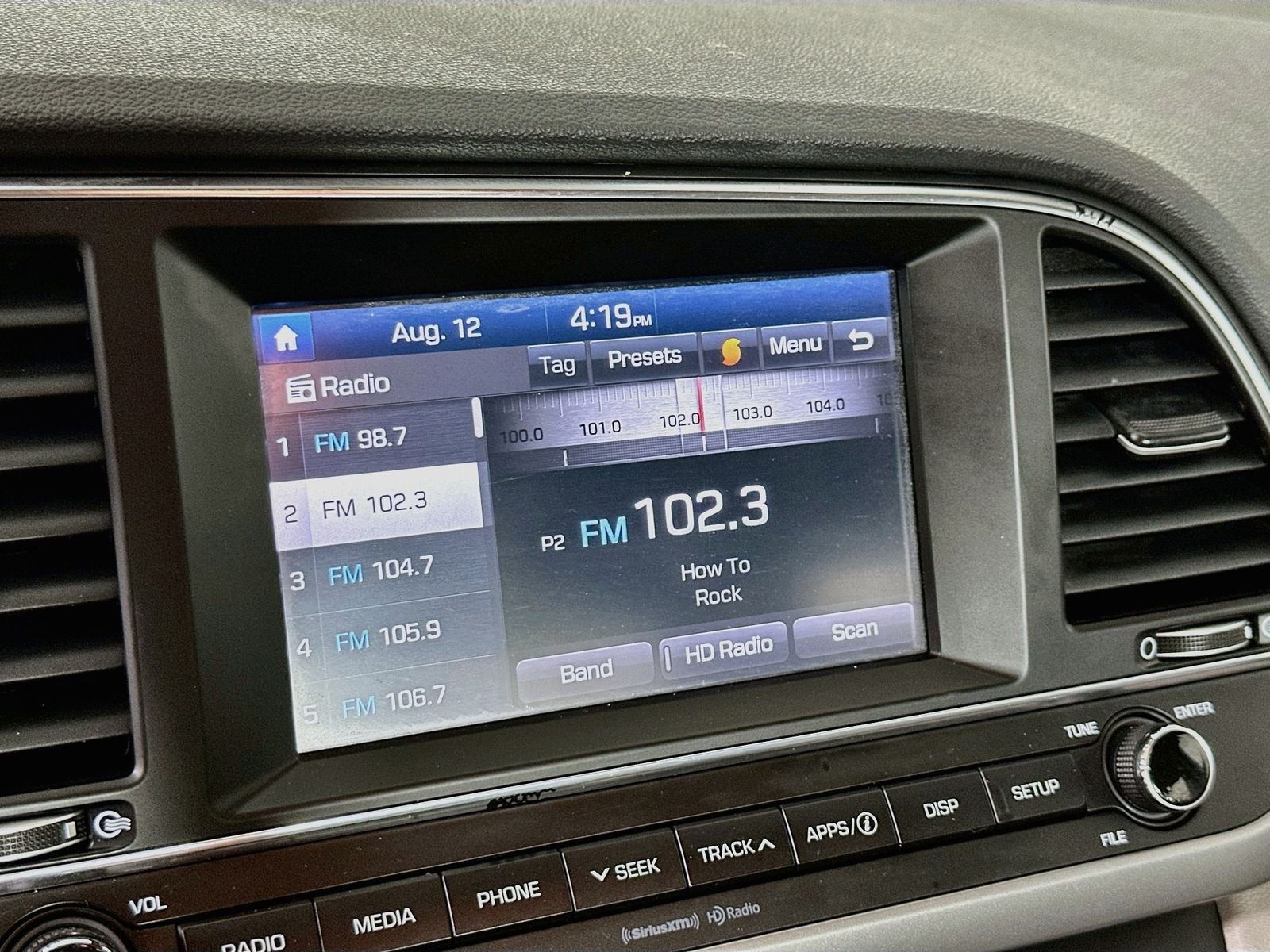 Used 2017 Quartz White Pearl Hyundai SE image 15