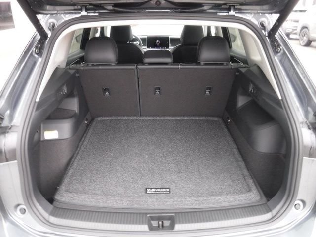 Certified Used 2025 Gray Volkswagen 2.0T SE image 31