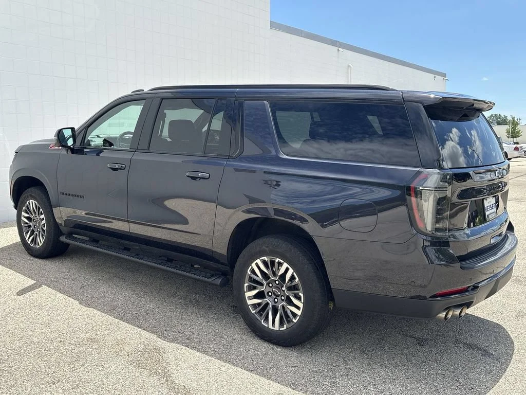 2025 Chevrolet Suburban Z71 - Photo 11