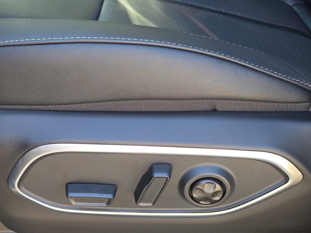 New 2026 High Gloss Black Exterior Paint Jeep Limited Altitude image 26