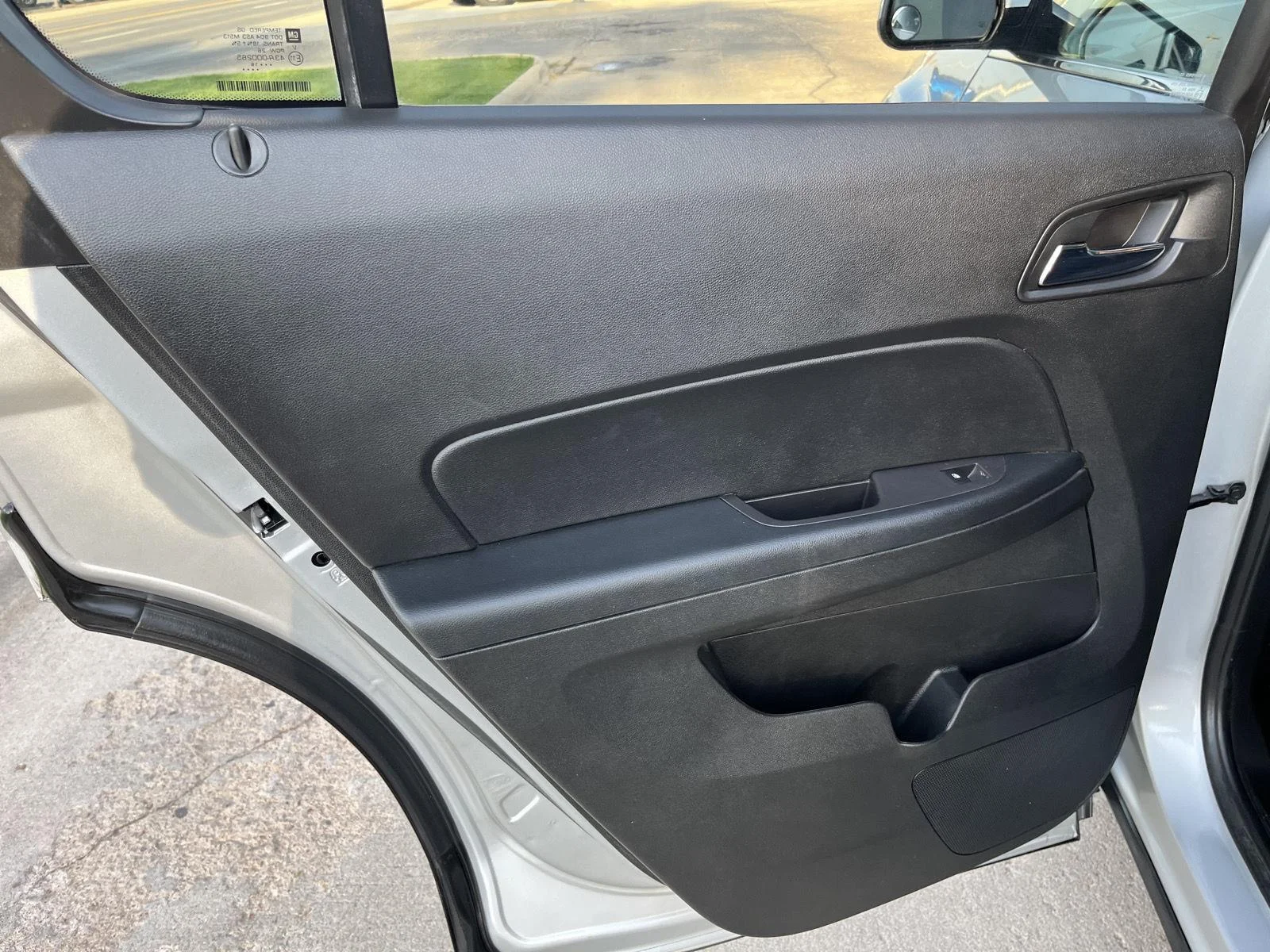 Used 2016 Silver Ice Metallic Chevrolet LT image 9