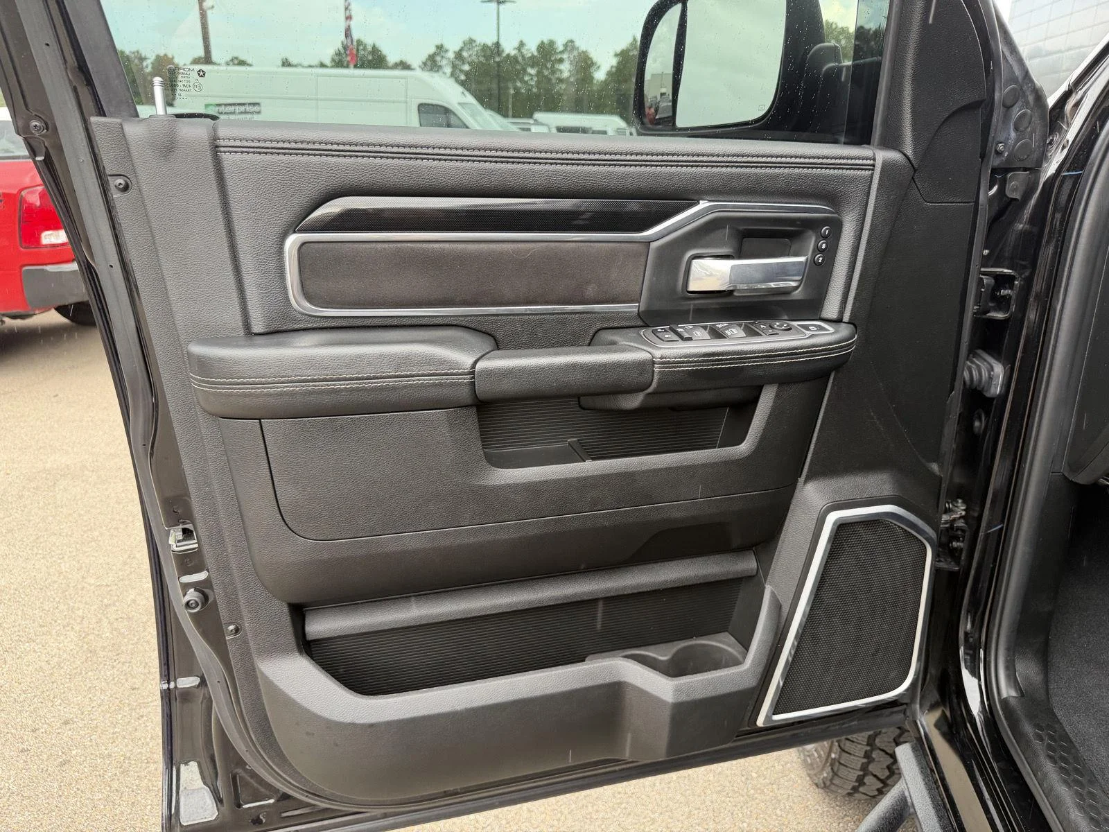 Used 2022 Diamond Black Crystal Pearlcoat Ram Laramie image 16