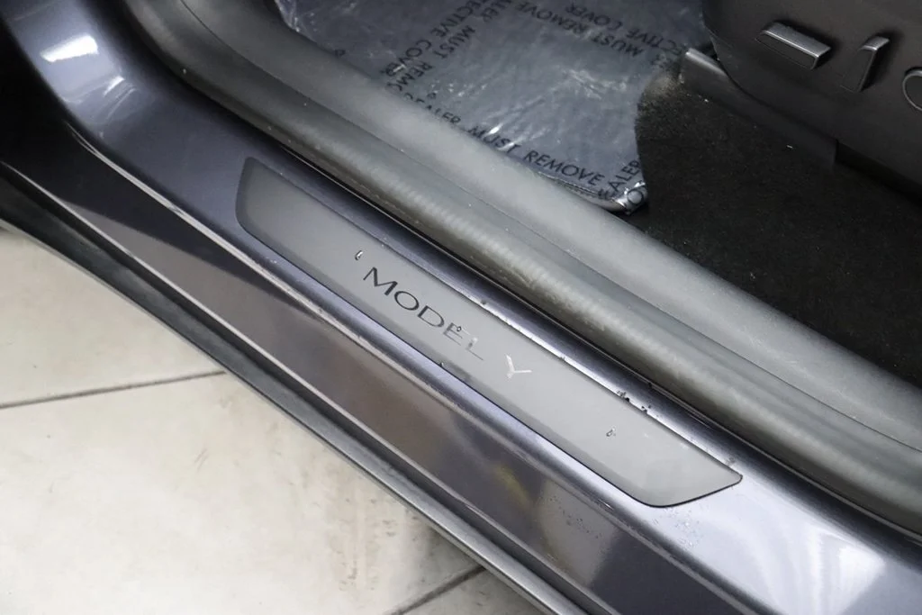Used 2020 Solid Black Tesla Long Range image 30