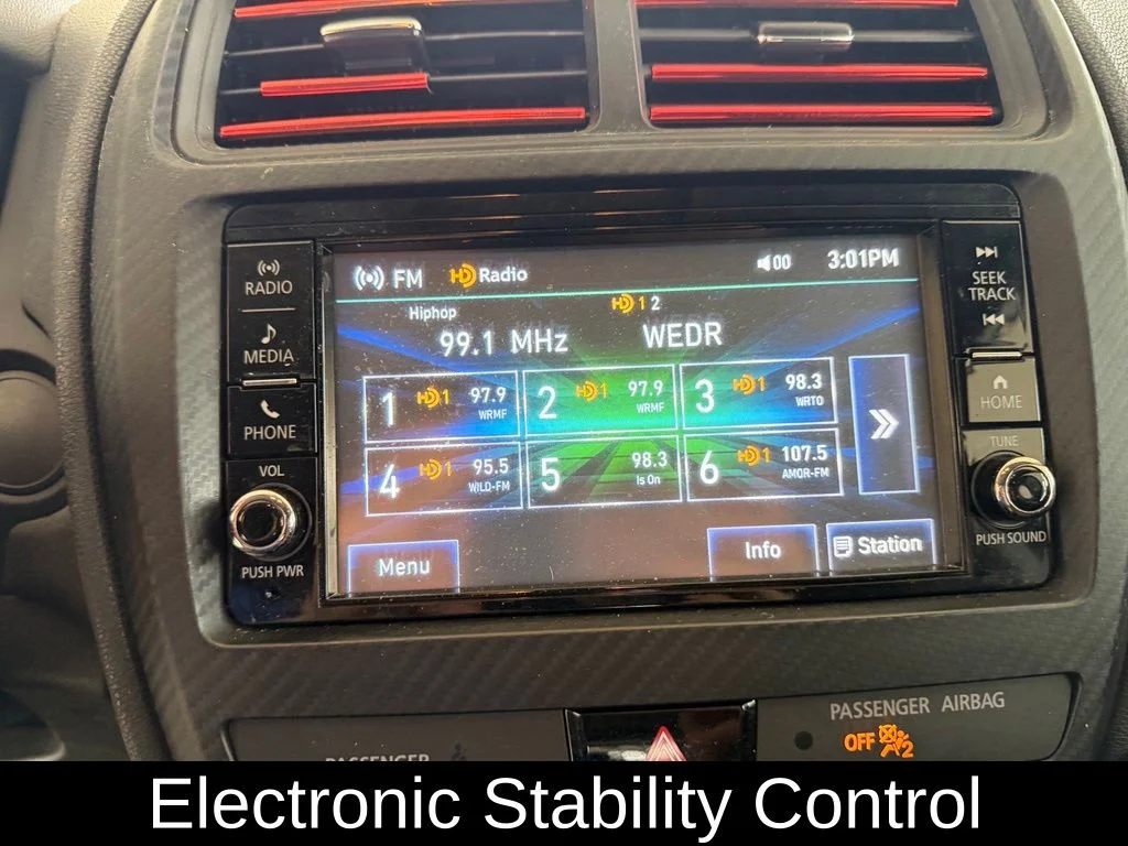 Used 2019 Black Mitsubishi 2.0 SE image 7