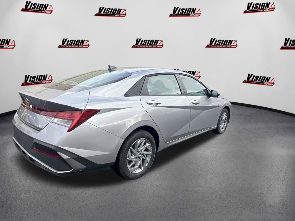 Certified Used 2025 Silver Hyundai Blue image 5