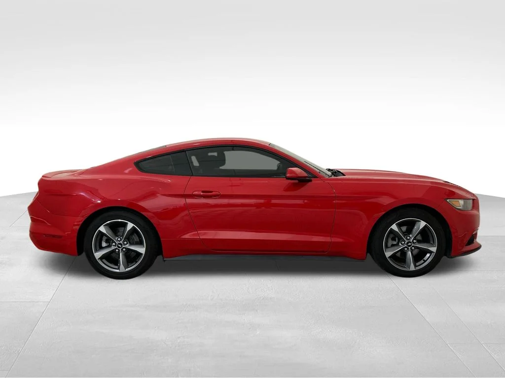 Used 2016 Red Ford V6 image 7