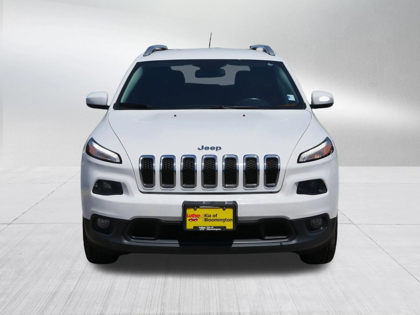 Used 2016 Jeep Cherokee Latitude with VIN 1C4PJMCS2GW170643 for sale in Bloomington, MN