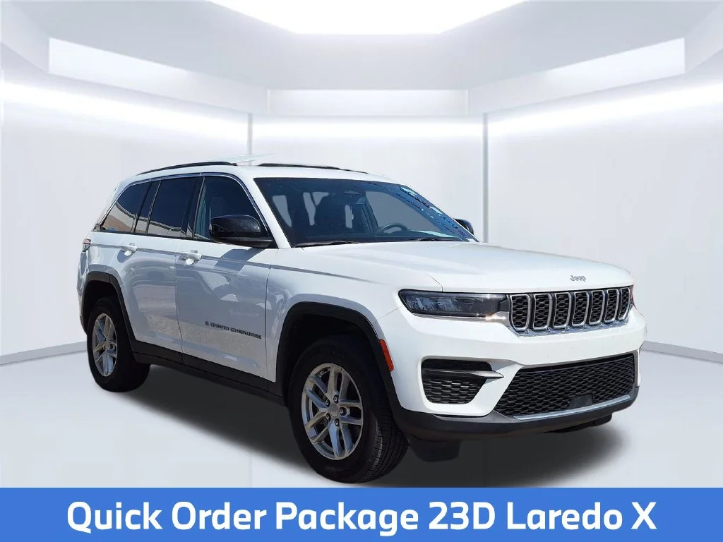 Used 2024 White Jeep Laredo image 5