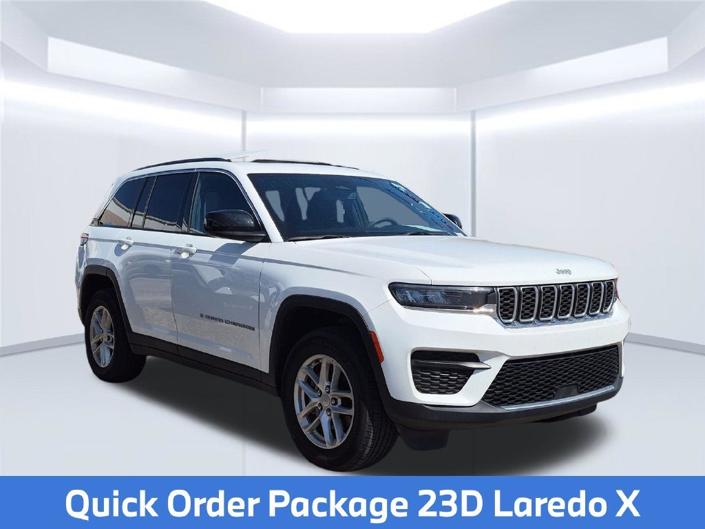 Used 2024 White Jeep Laredo image 5