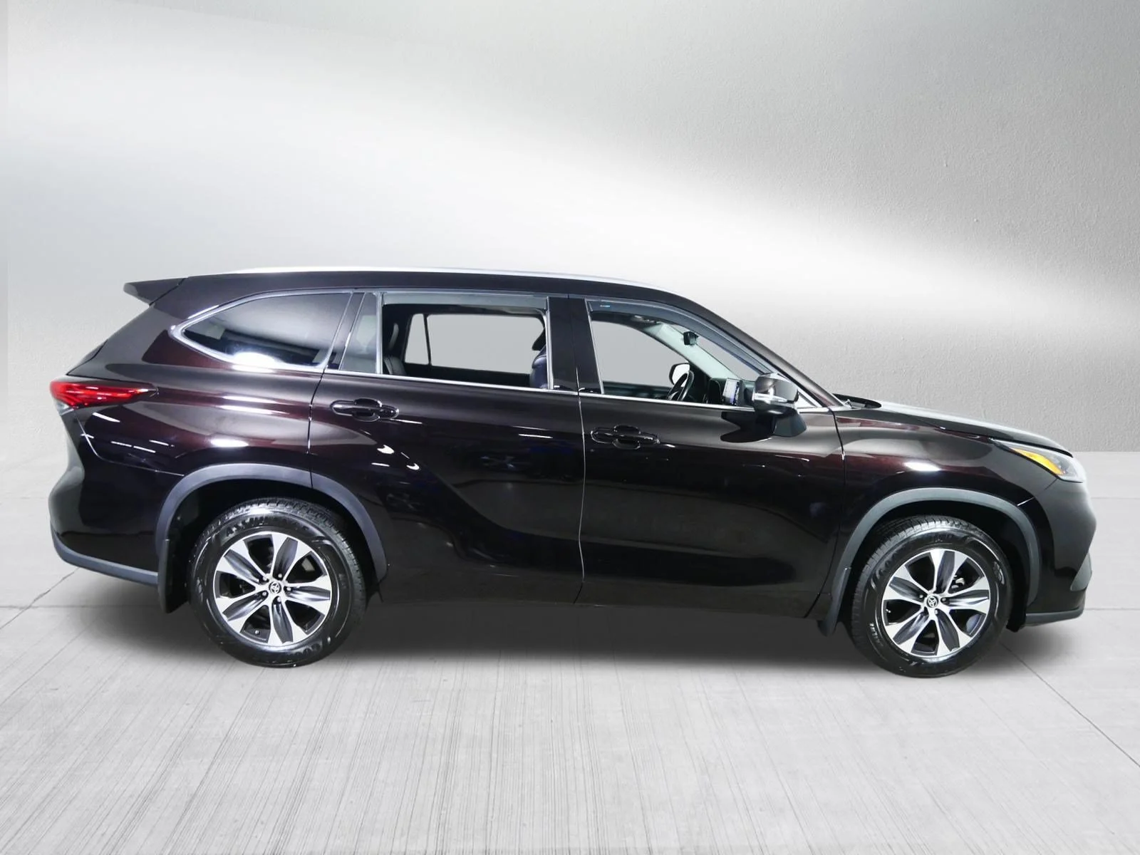 Used 2020 Opulent Amber Toyota XLE image 8