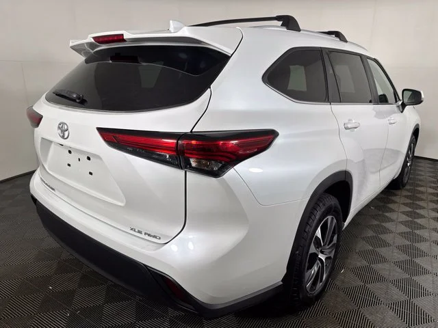 Used 2023 Beige Toyota XLE image 3