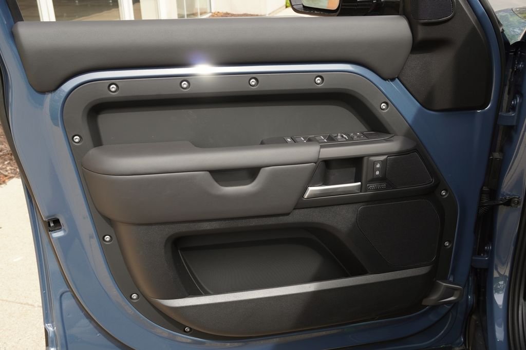 New 2026 Tasman Blue Land Rover X-Dynamic SE image 10
