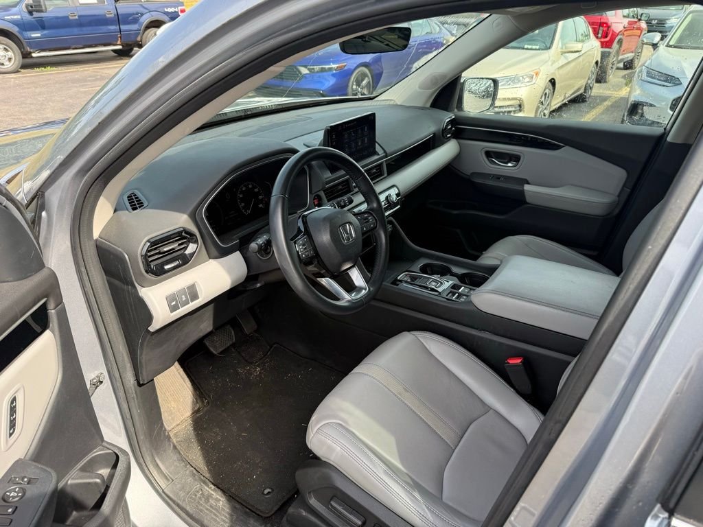 Used 2023 Silver Honda EX-L image 8