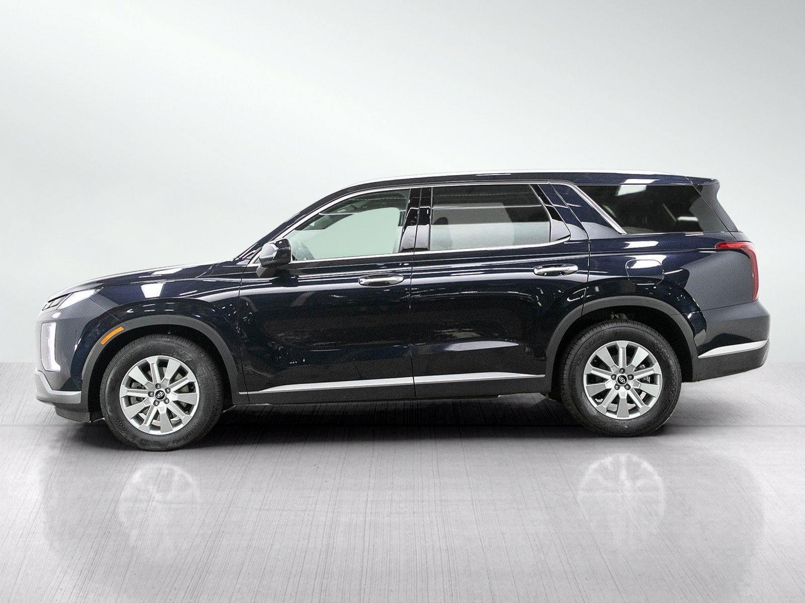 Used 2025 Hyundai Palisade SEL with VIN KM8R2DGE1SU858787 for sale in Minneapolis, Minnesota