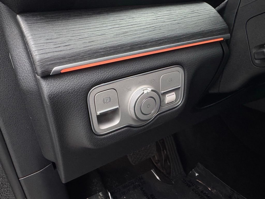 Used 2025 Black Mercedes-Benz GLE 350 image 9