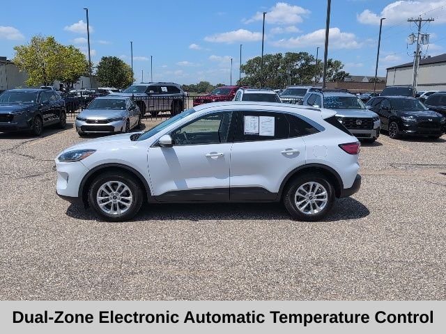 Used 2021 White Ford SE image 3