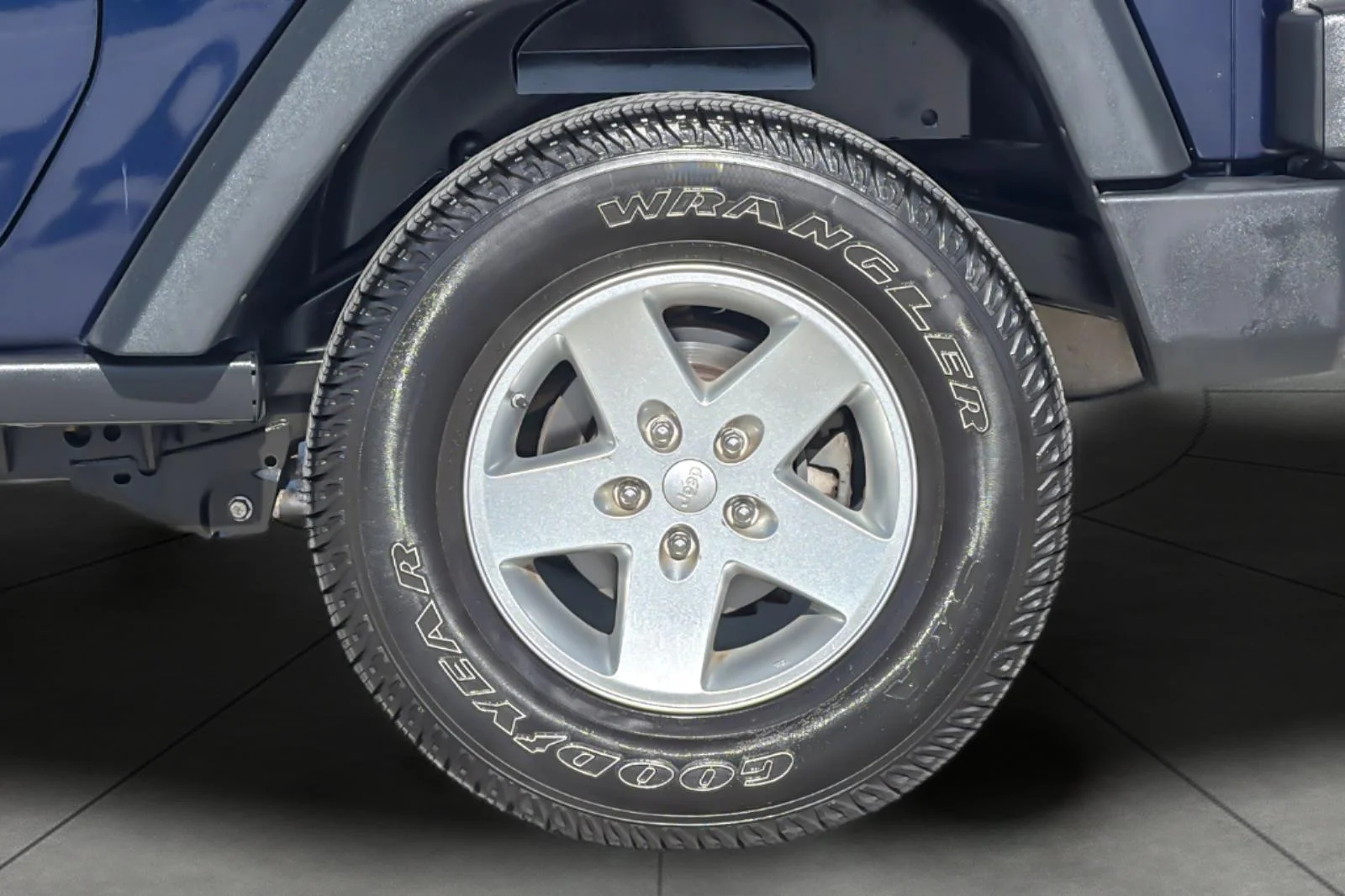 Used 2013 TRUE BLUE PEARLCOAT Jeep Sport image 23