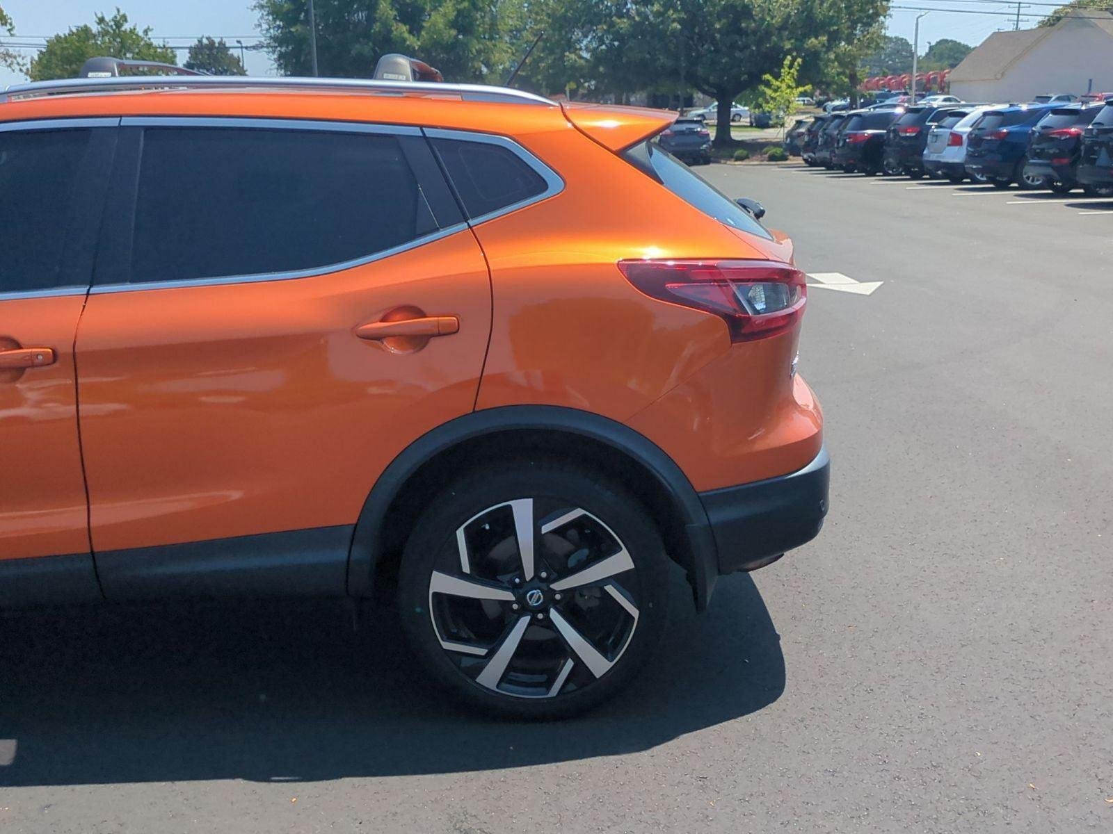 Used 2021 Monarch Orange Metallic Nissan SL image 11