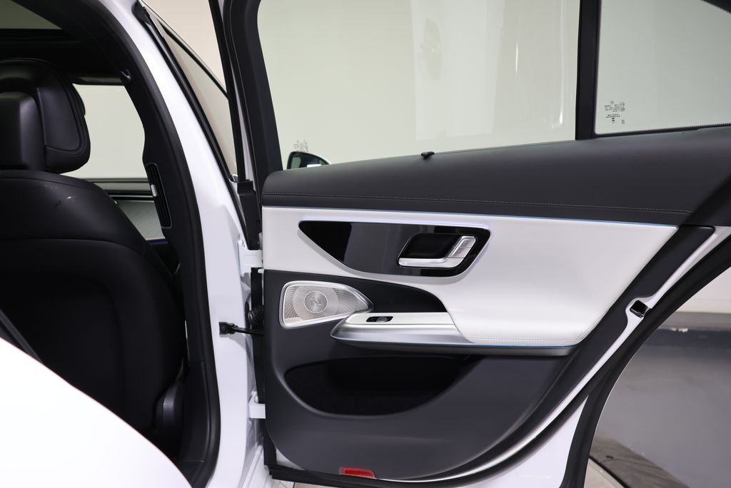 New 2027 MANUFAKTUR Moonlight White Magno Mercedes-Benz E 53 AMG® image 51