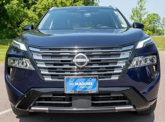 Used 2025 Blue Nissan Platinum image 3