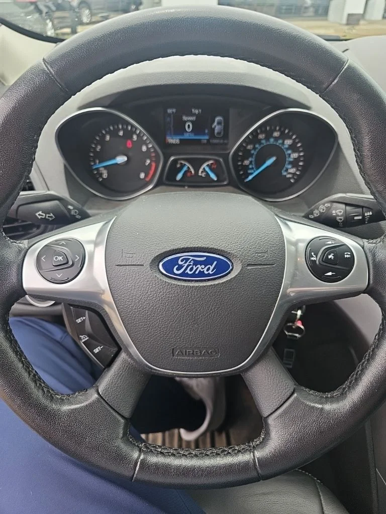 Used 2016 Shadow Black Ford SE image 3