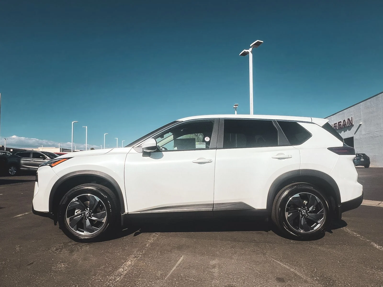 New 2026 Everest White Pearl TriCoat Nissan SV image 3