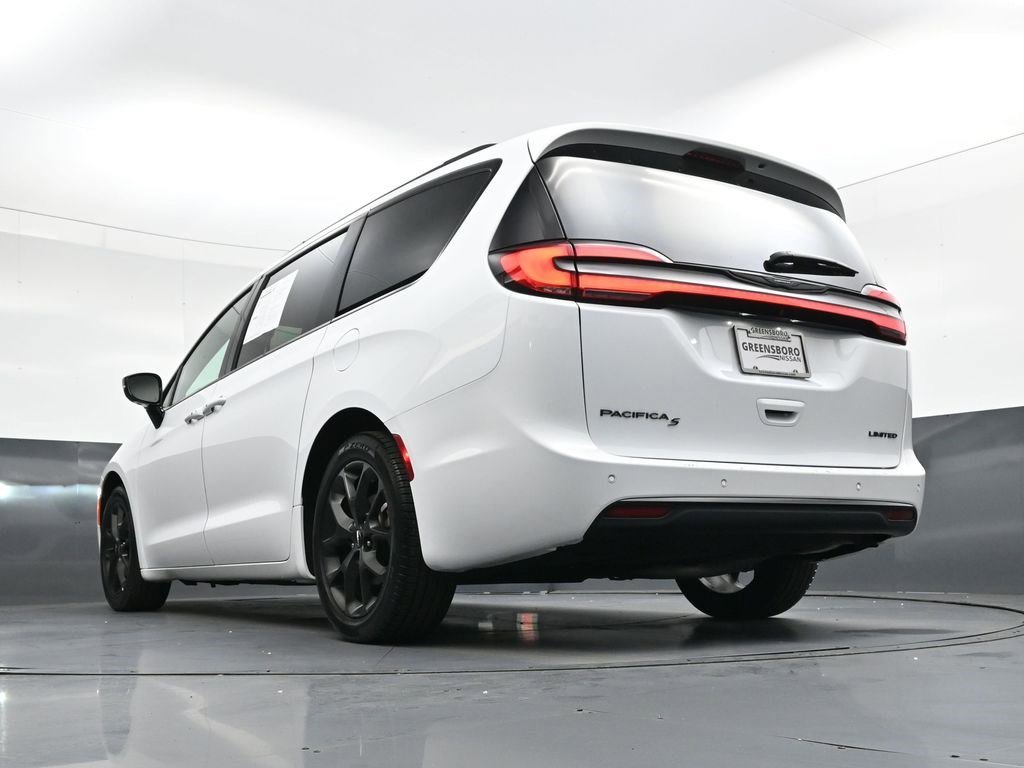 Used 2025 Bright White Clearcoat Chrysler Limited image 37