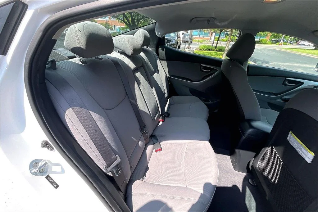Used 2015 White Hyundai SE image 30