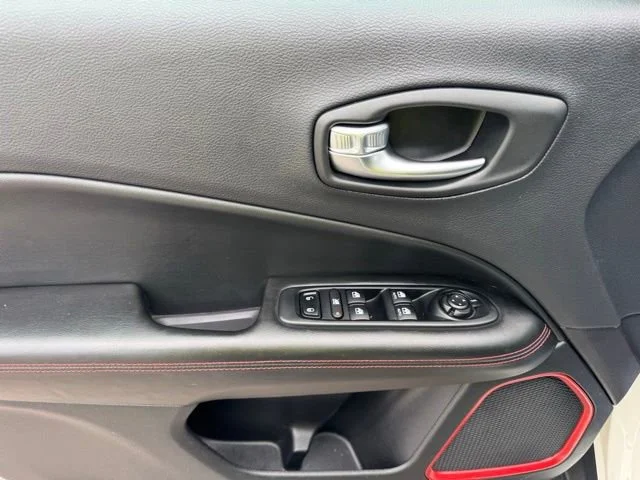 Used 2018 White Jeep Trailhawk 4x4 image 11