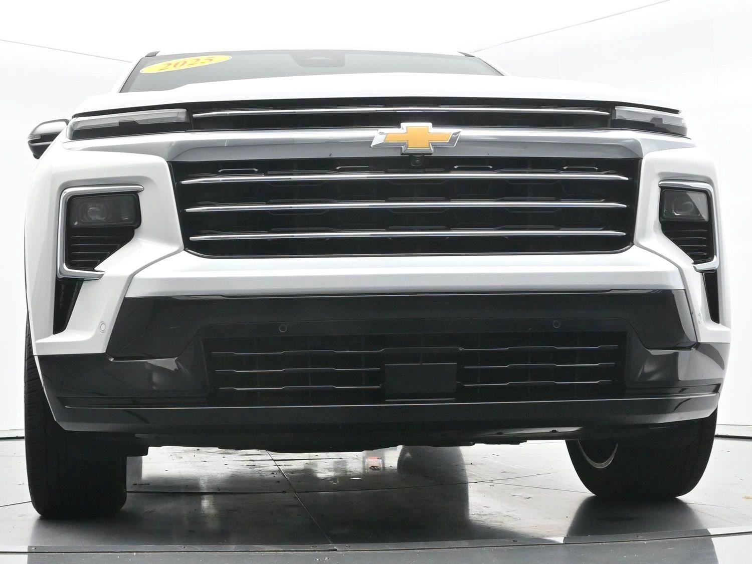 Used 2025 Iridescent Pearl Tricoat Chevrolet FWD High Country image 50