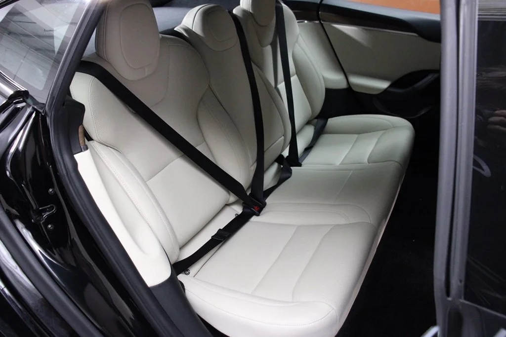 Used 2022 Solid Black Tesla Base image 29