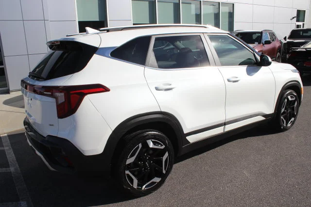 Used 2024 White Kia SX image 31