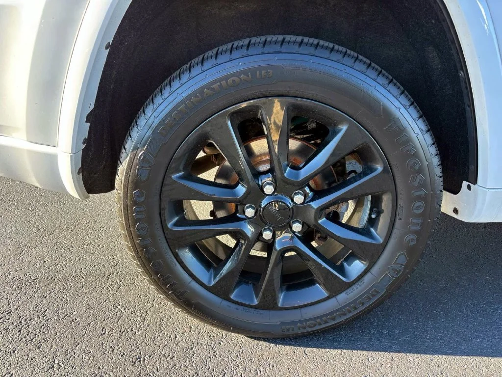 Used 2018 Bright White Clearcoat Jeep Altitude image 31
