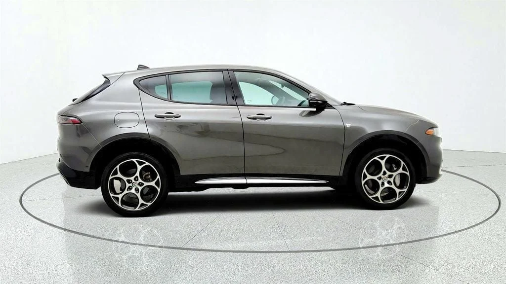 Used 2024 Grigio Ascari Metallic Alfa Romeo Ti EAWD w/ Active Assist Package & Premium Interior image 4