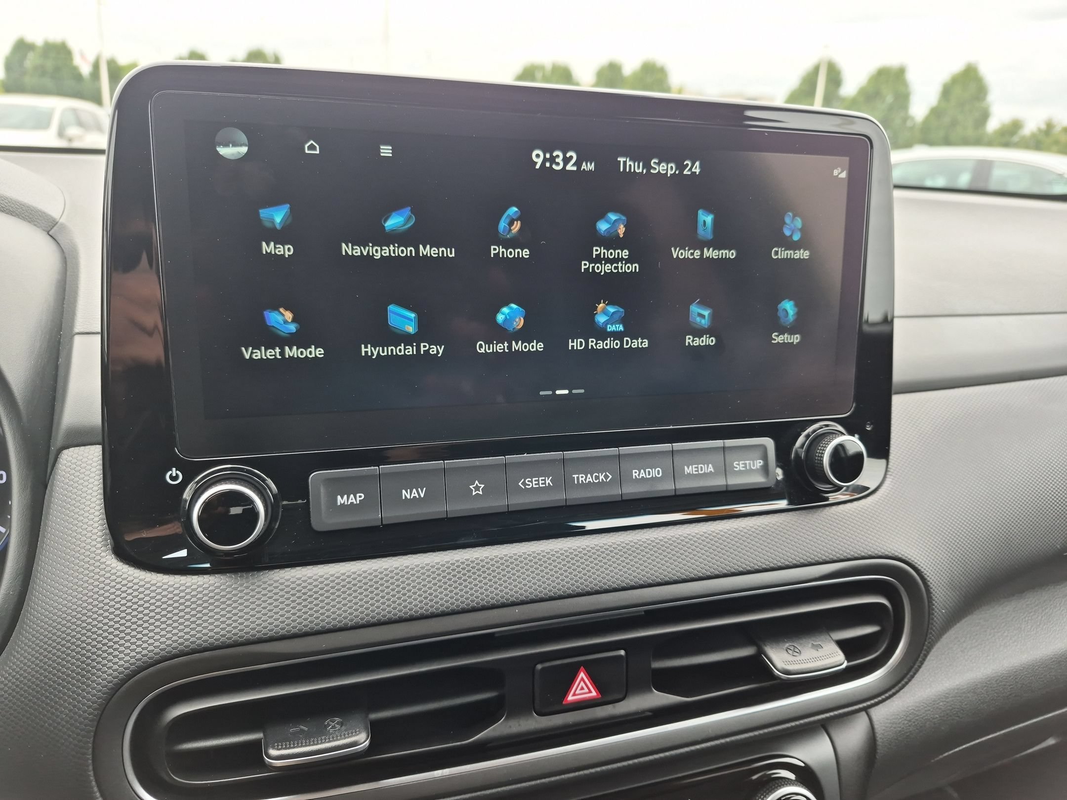 Used 2023 Lunar White Hyundai SEL AWD image 17