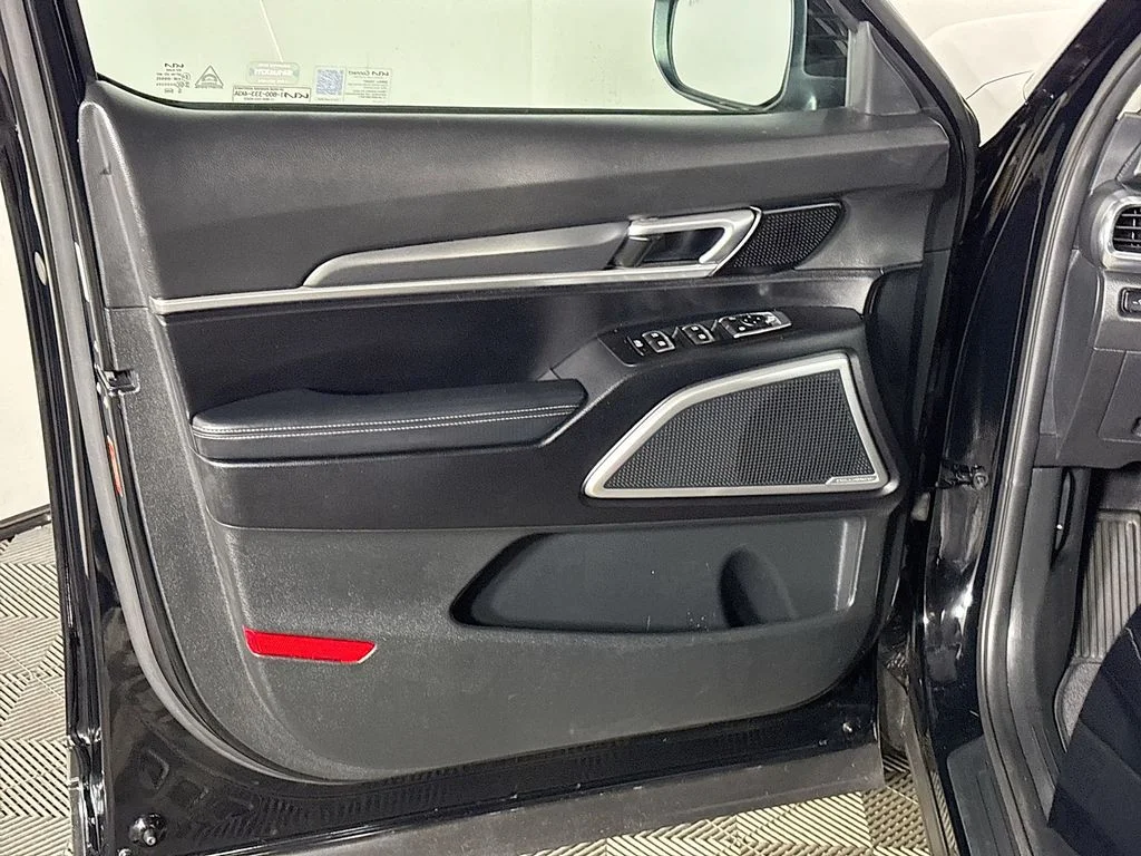 Used 2022 Black Kia LX image 10