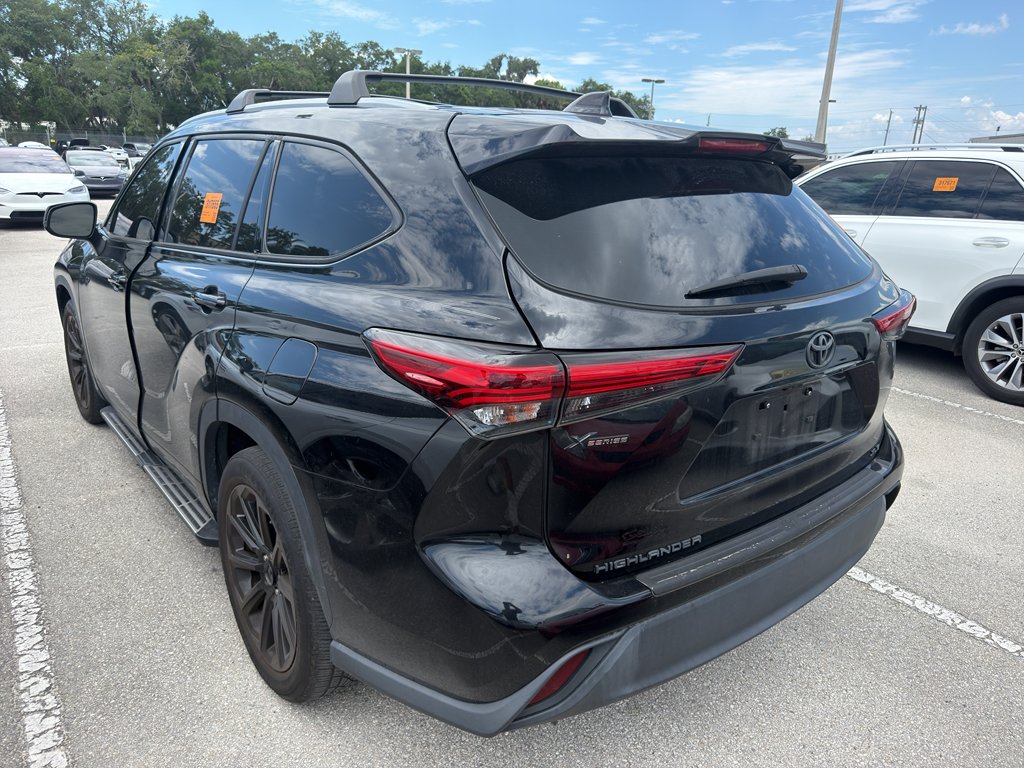 Used 2022 Midnight Black Metallic Toyota XLE image 4