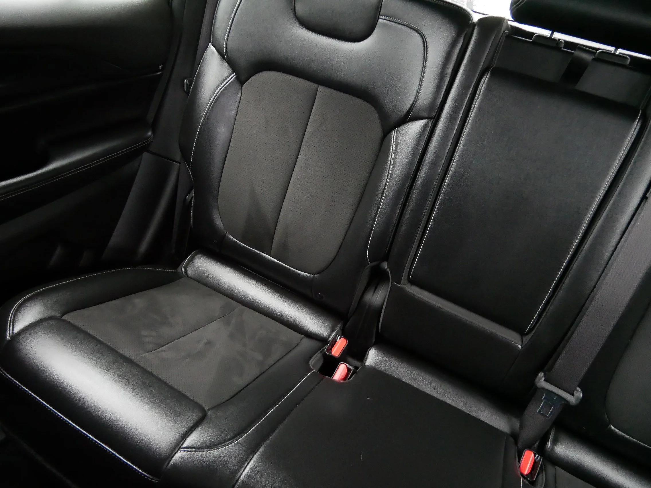 Used 2023 Baltic Gray Metallic Clearcoat Jeep Altitude X image 12