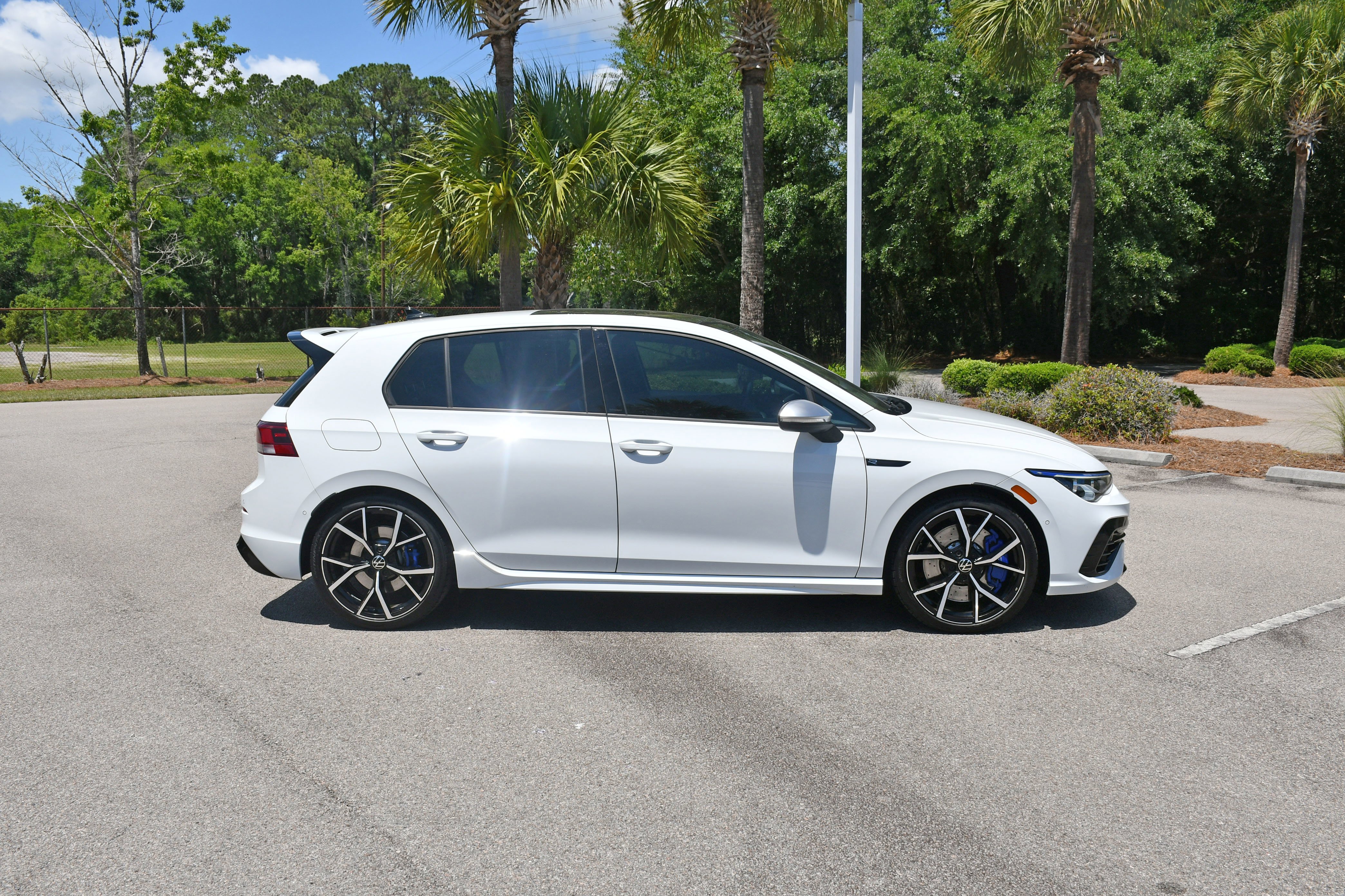Used 2024  Volkswagen 2.0T image 2