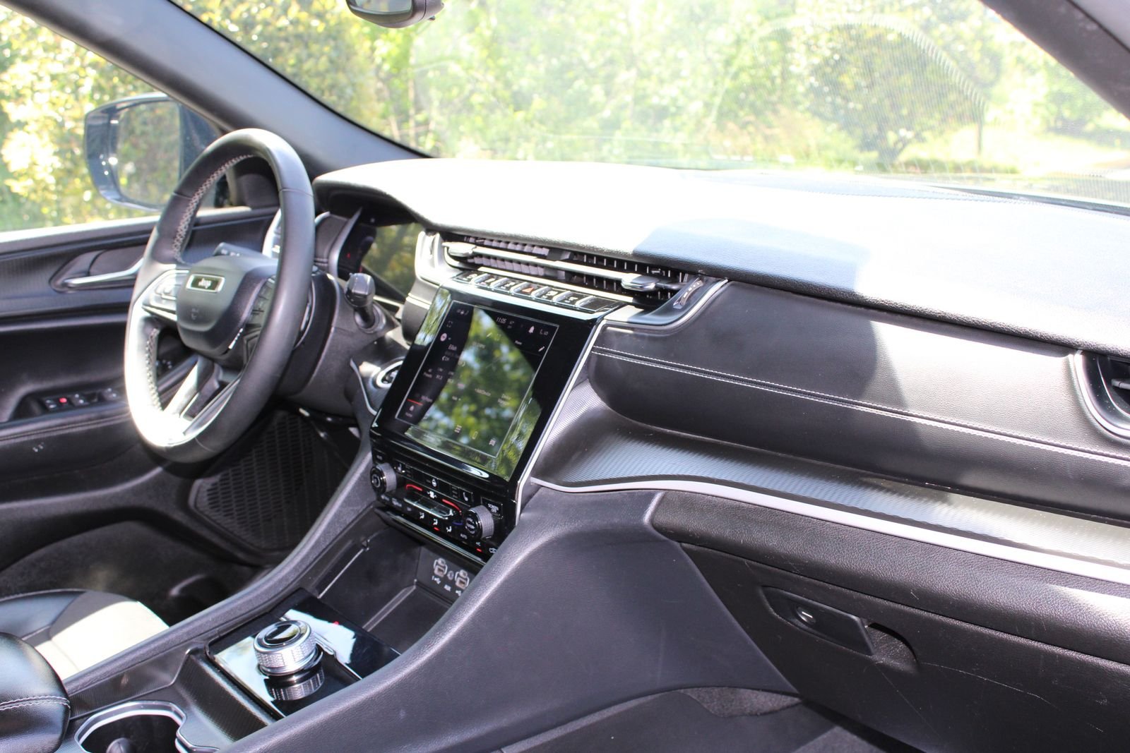 Used 2024 Gray Jeep Altitude image 30