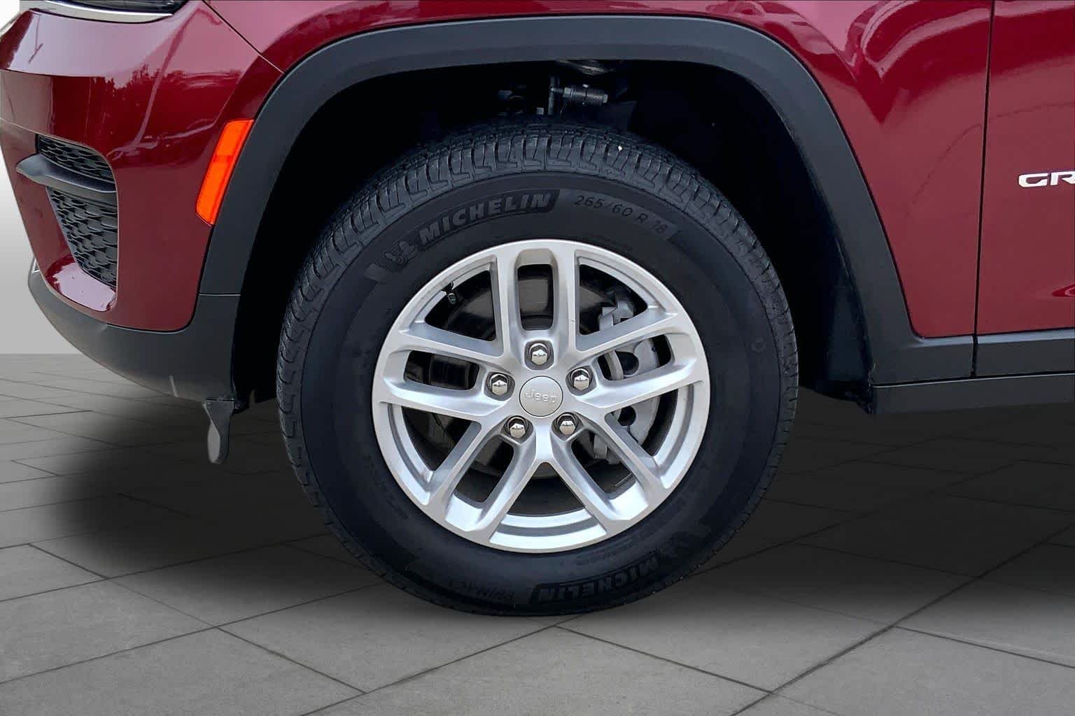 Used 2025 Velvet Red Pearlcoat Jeep Laredo image 11