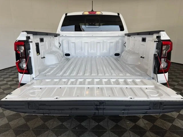New 2026 Oxford White Ford XLT image 19